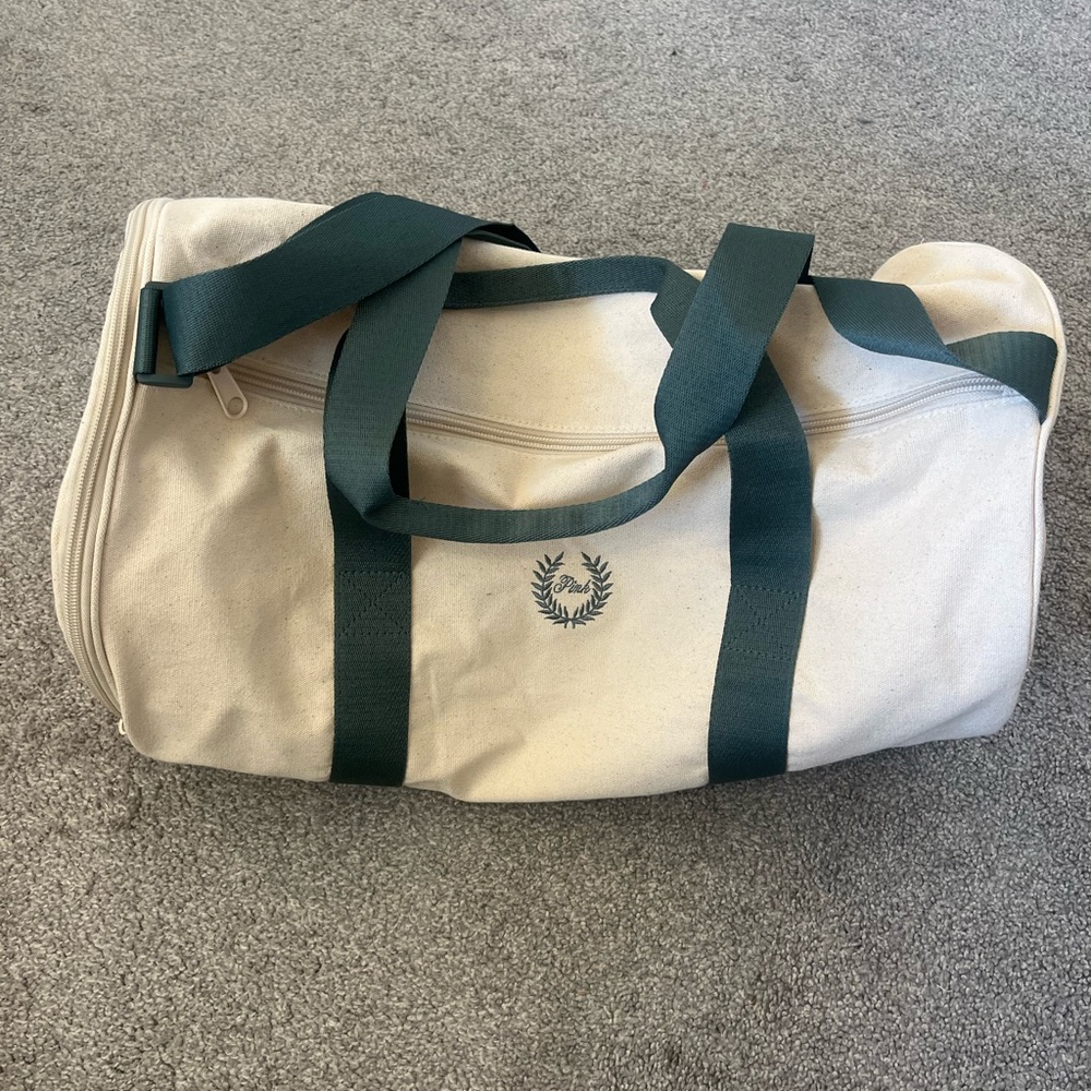 victoria’s secret duffel bag